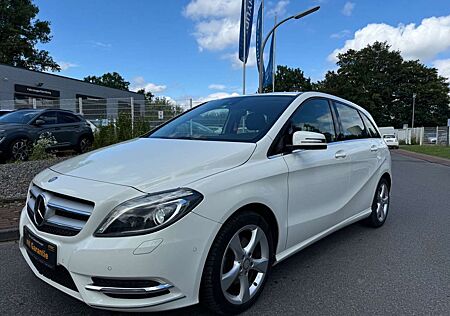 Mercedes-Benz B 200 SPORT/AUTOMATIK/KLIMA/NAVI/R.KAM/XENON/T.LEDER!!