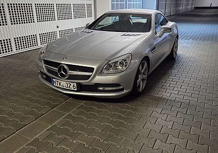Mercedes-Benz SLK 200 AIRSCARF+Navi+PDC+SHZ+Xenon+Navi+Leder