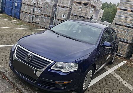 VW Passat Volkswagen 1.6 FSI Trendline