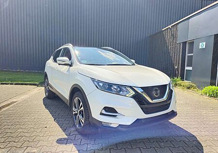 Nissan Qashqai 1.3 DIG-T DCT ZAMA Panorama Dekra Siegel