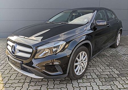Mercedes-Benz GLA 200 1.6l Navi AHK Sitzheizung PDC