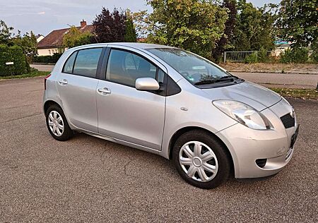 Toyota Yaris Euro4 Klima Servo ZV el.FH 2 Hand TÜV NEU!