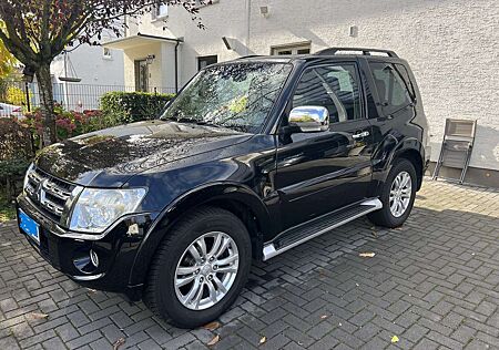 Mitsubishi Pajero 3.2 DI-D, 3-Türer, Edition 30, Vollausstattung