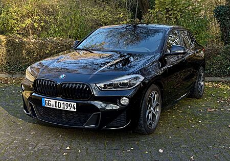 BMW X2 xDrive20d M-Sport | AHK HUD Panoramadach