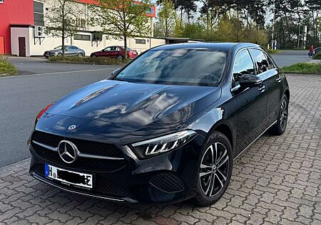 Mercedes-Benz A 250 e 8G-DCT Entry