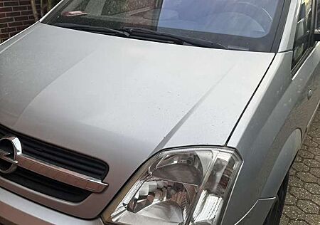 Opel Meriva 1.8 16V (Essentia)