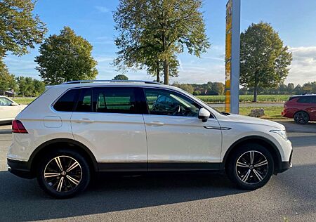 VW Tiguan Volkswagen Elegance Automatik+Navi+LED+Sitzhzg+Rückfkamera