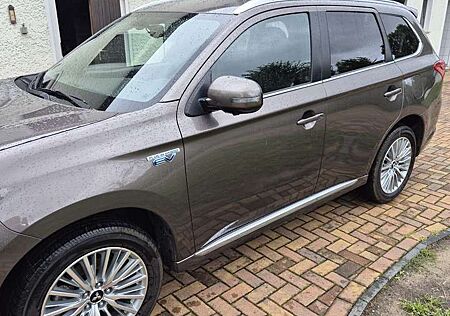 Mitsubishi Outlander 2.4 4WD Plug-In Hybrid Plus