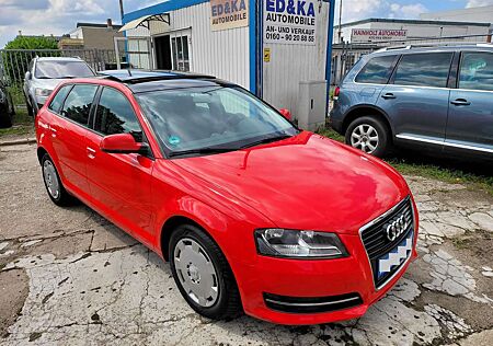 Audi A3 Sportback 1.6 TDI DPF Attraction/ PANORAMADACH