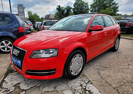 Audi A3 Sportback 1.6 TDI DPF Attraction/ PANORAMADACH