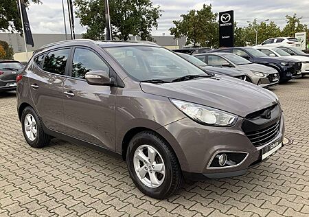Hyundai ix35 Style 2.0 Automatik AHK abnehmbar 8fach bereift