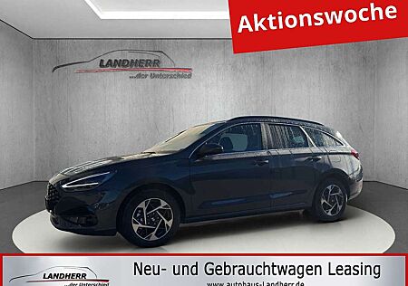 Hyundai i30 Kombi 1.5 T-GDI Family // 5. J Garantie/ LED/Kamer