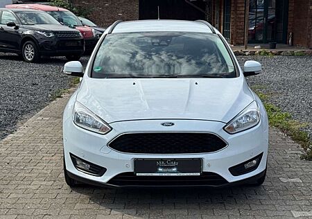 Ford Focus Turnier Business mit Navigation