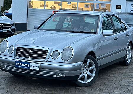 Mercedes-Benz E 240 CLASSIC