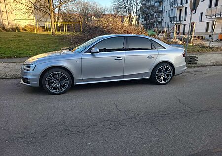 Audi A4 2.0 TFSI quattro S tronic line Sportpaket