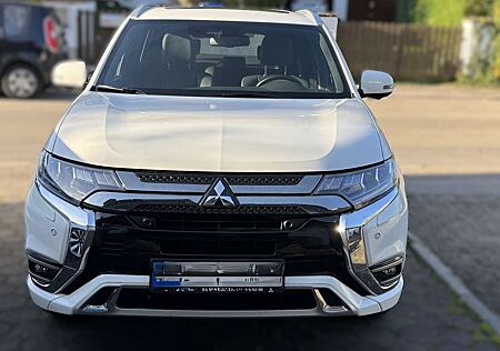 Mitsubishi Outlander 2.4 4WD Plug-In Hybrid Top