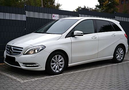 Mercedes-Benz B 180 B-Klasse 7G-DCT ALU KLIMA XENON NAVI 100% Service