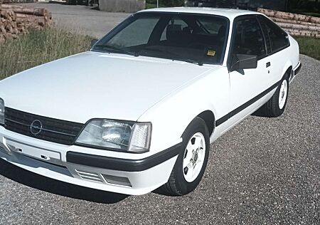 Opel Monza 2.2i