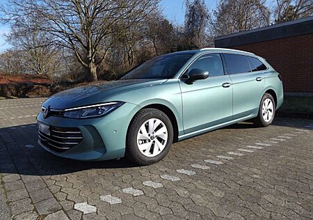 VW Passat Variant Volkswagen 2.0 TDI SCR DSG Elegance AHK STHZ DCC-PRO IQ LIGHT MATRIX HUD PANO NAVI PRO MAX VOLL 5 J GARANTIE NP 69T