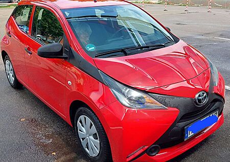 Toyota Aygo 5-Türer x mit x-business Paket
