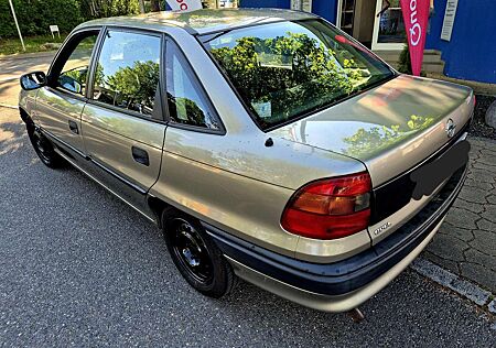 Opel Astra 16V CDX 1HAND ORGINALE KILOMETER