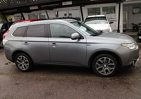 Mitsubishi Outlander 2.2 DI-D 4WD Autom.Intense/Klima/AHK/Xenon/7Sitzer