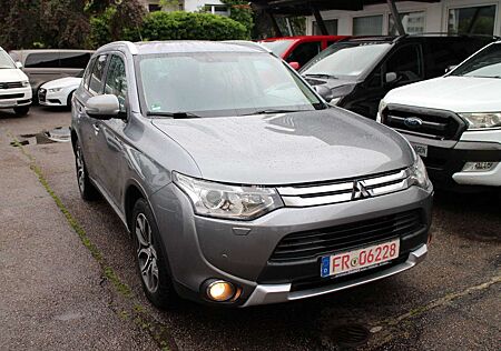 Mitsubishi Outlander 2.2 DI-D 4WD Autom.Intense/Klima/AHK/Xenon/7Sitzer