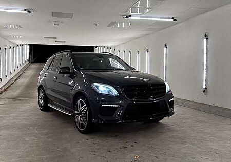 Mercedes-Benz ML 63 AMG 4Matic SPEEDSHIFT 7G-TRONIC