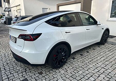 Tesla Model Y Performance Dual Motor AWD 1. Hand