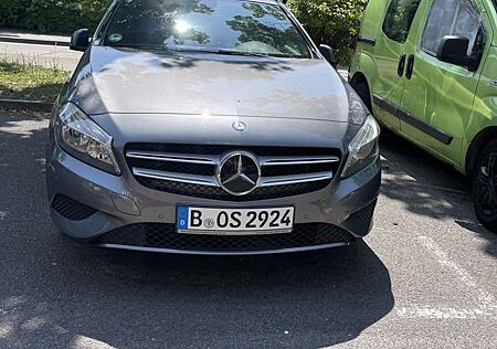 Mercedes-Benz A 180 (BlueEFFICIENCY) Urban