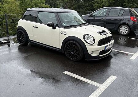 Mini Cooper S TÜV 02/27 18 Zoll Carplay