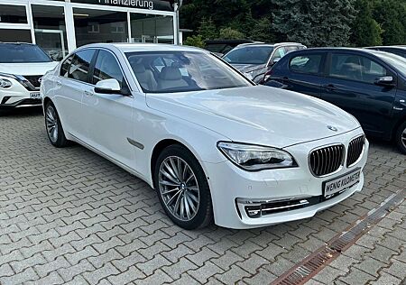 BMW 750 i Service lückenlos 76000 km Leder Exclu