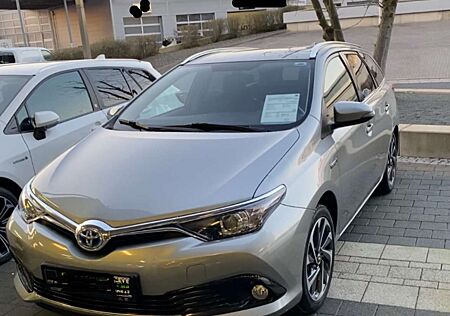 Toyota Auris TS Hybrid