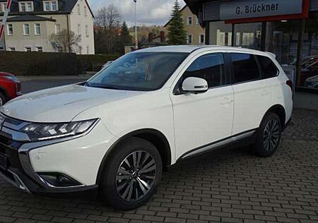 Mitsubishi Outlander Diamant+ 4WD CVT LED/360°Kamera/Navi
