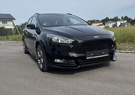 Ford Focus Turnier 2.0 EcoBoost ST