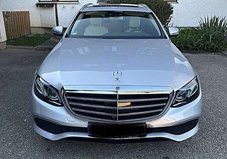 Mercedes-Benz E 220 d 4Matic T 9G-TRONIC Exclusive