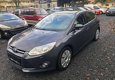 Ford Focus Lim. Titanium/Klima/Navi/PDC/AHK