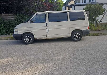 VW T4 Caravelle Volkswagen mit neuem Tüv, neuem Zahnriemen und Wasserpumpe,