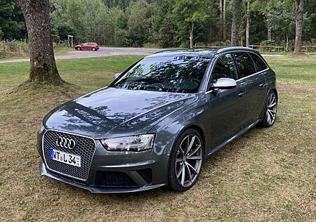 Audi RS4 Avant S tronic
