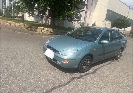 Ford Focus 1.6 Futura Autom. * TÜV Neu * Nur 67000 km *