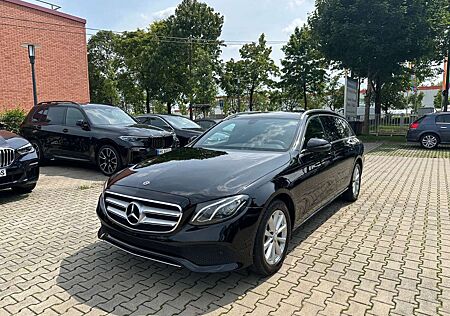 Mercedes-Benz E 220 d T*Avantgarde*Panorama*Leder*1Hand*Volls
