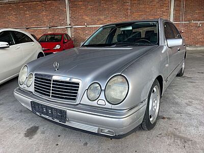 Mercedes-Benz E 290 TD AVANTGARDE/AUTOMATIK/SHZ/TEMPO
