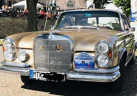 Mercedes-Benz 220 Goldene Eleganz - Ein Klassiker mit Seele – Coupé von 1966 - SE b Coupe W111