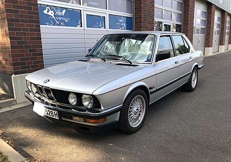 BMW 528i 528