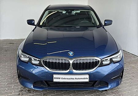 BMW 318 iA Lim. Advantage Navi.LED.AHK.RüKam.DAB.Temp