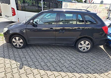 Skoda Fabia Kombi * Klimaanlage - Euro 5 - Tüv 02/2026 *