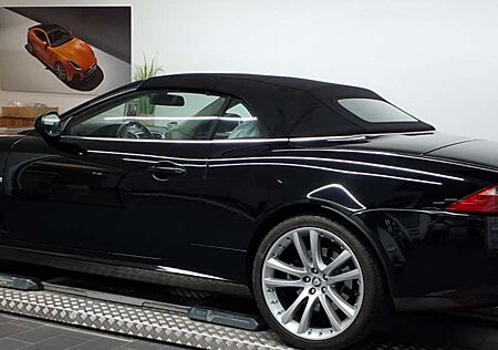 Jaguar XK 4.2 V8 Cabrio mit 8x 20 Zoll Sommer/Winter