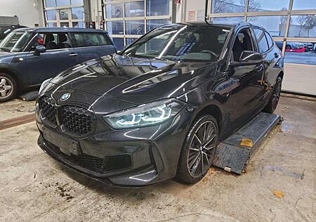 BMW 135 i xDRIVE ALL-BLACK/19Z./LED/M-SITZE/LIVE/H&K