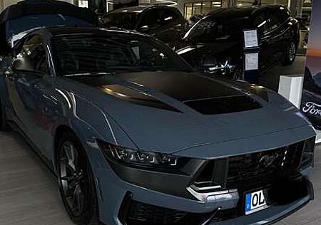 Ford Mustang 5.0 Dark Horse erst5000km