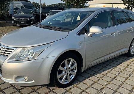 Toyota Avensis 2.2 D4D Kombi Aut.|Temp.|Navi|PDC